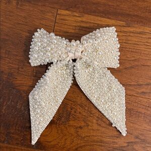 H&M Pearl-Embellished Bow Hair Clip in Cream
